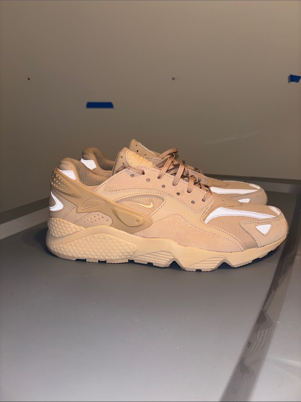 Nike Tan/Beige Air Hurrache Sneakers